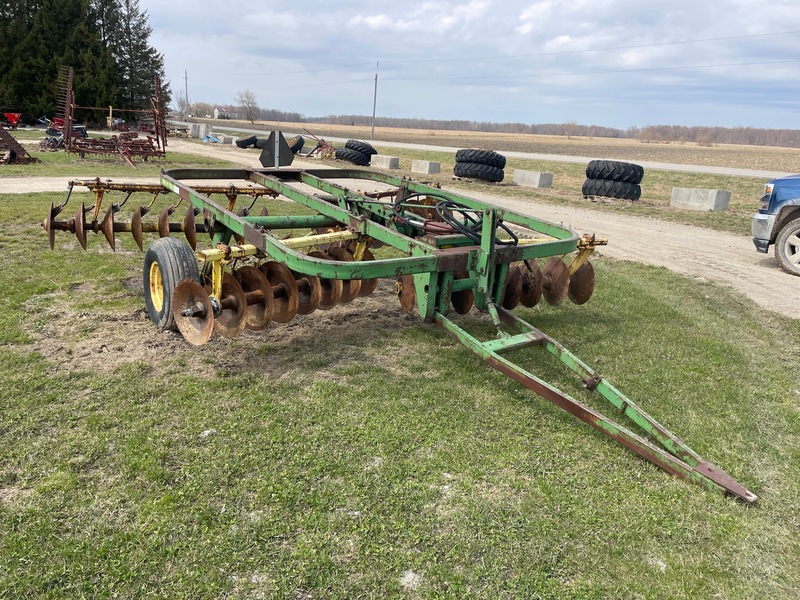 Tillage - Discs  John Deere 210 Disc - 11 Foot Photo